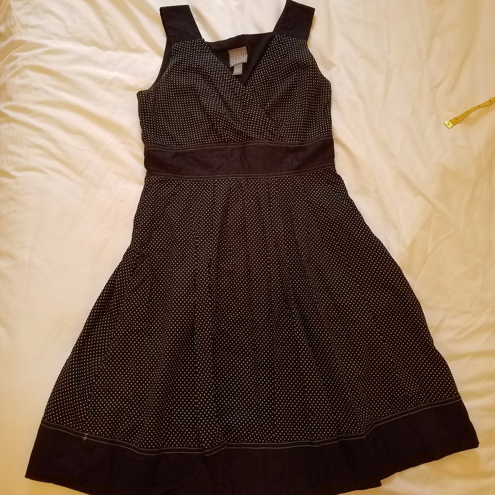 Vintage-Inspired Sleeveless Polka Dot Dress